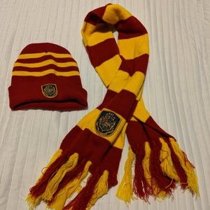Harry Potter scarf and hat